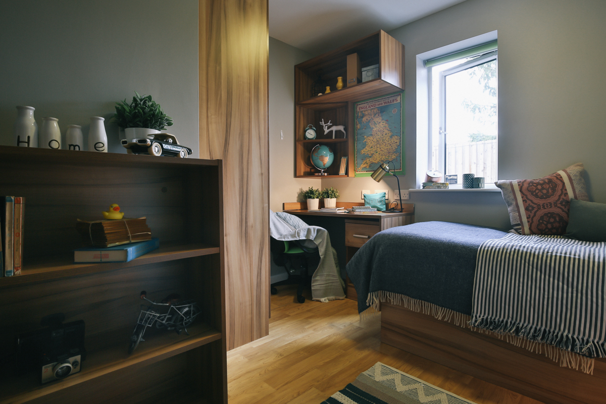 2 Bed - Shared Bath - Single Bed